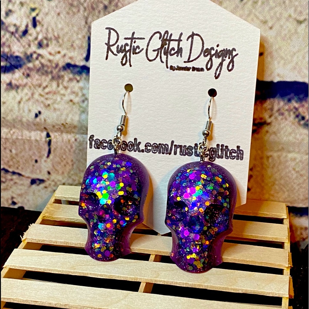 Purple resin skull earrings!